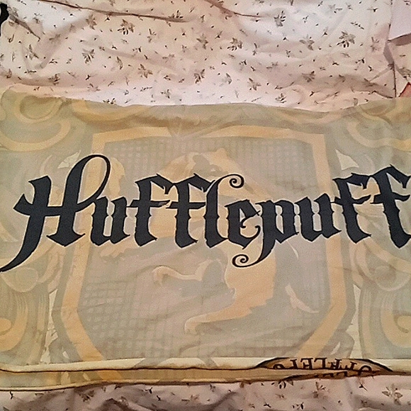 Set of Hufflepuff House Pillowcases - Picture 3 of 4